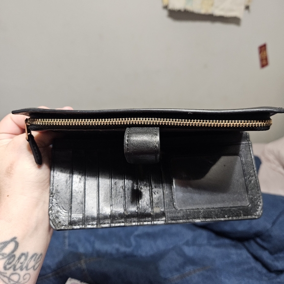 COACH WALLET *AS IS* PLEASE READ DESCRIPTION:) - Picture 7 of 11